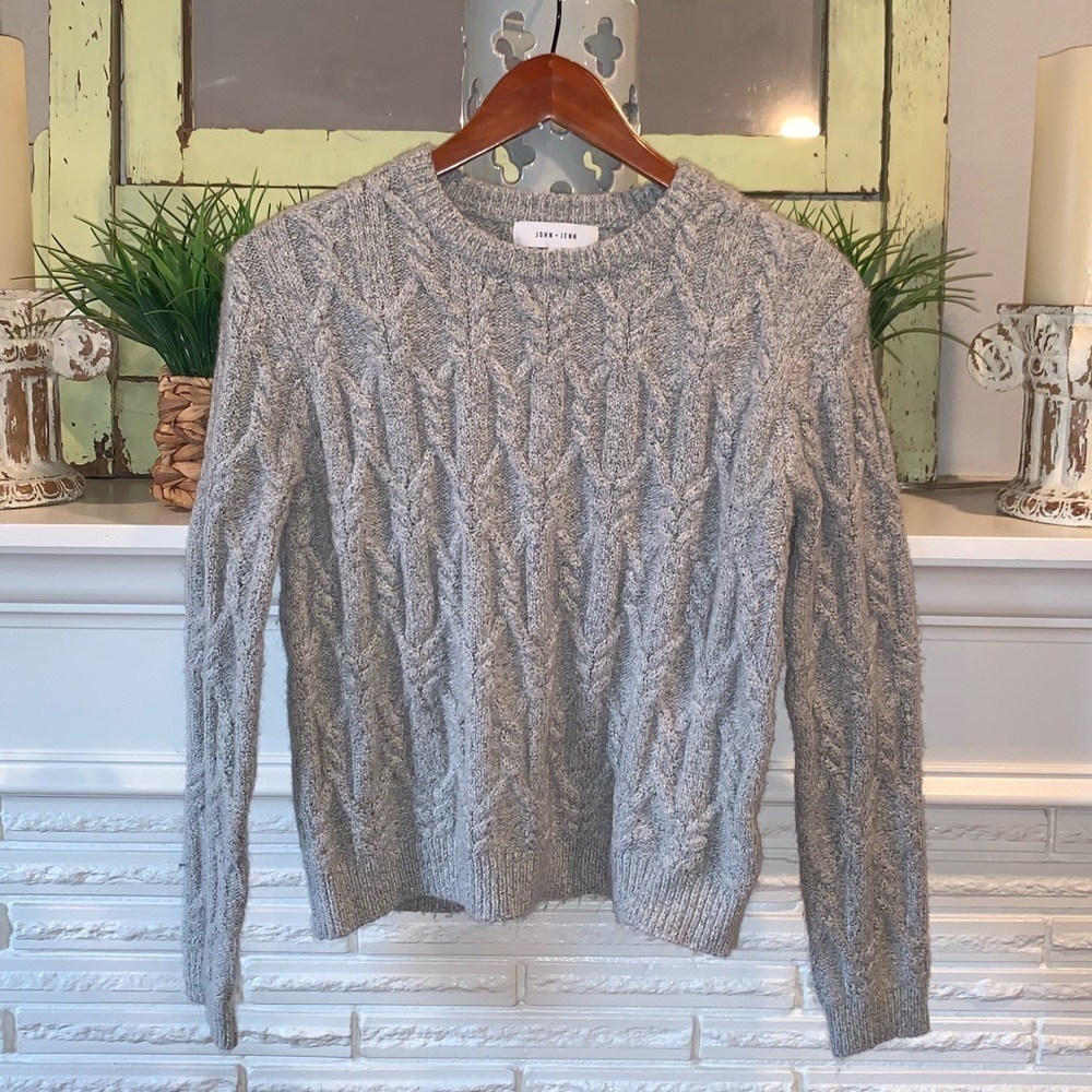 John + Jenn Gray Cableknit Soft Crewneck Cozy Sweater Size Small